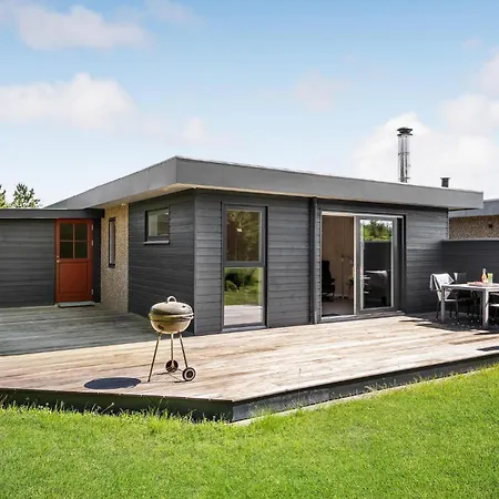 Gorgeous Home In Blavand With Wifi