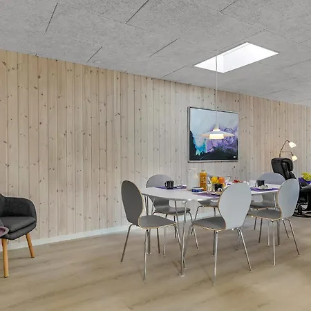 Gorgeous Home In Blavand With Wifi 度假居