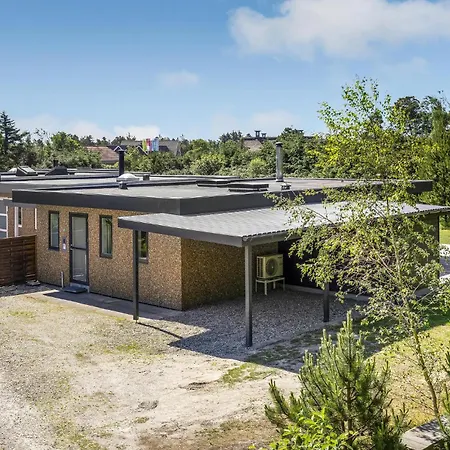 Gorgeous Home In Blavand With Wifi *